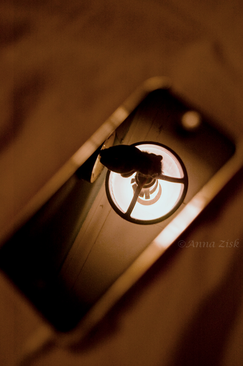 reflection_off_iphone_13_365_annasangle